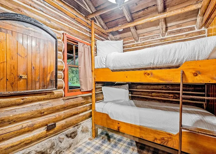 Minerva'S Log Cabin Gem